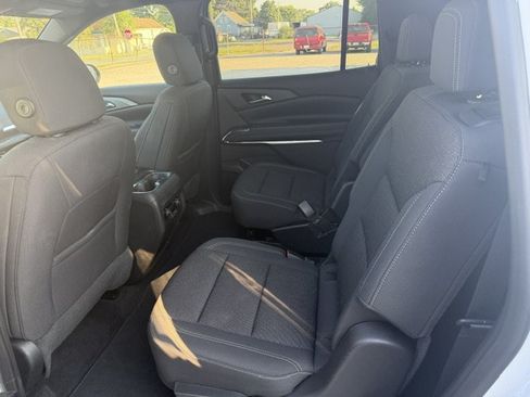 Used 2026 Chevrolet Traverse LT FWD image 12