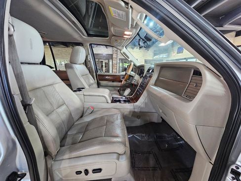 Used 2014 Lincoln Navigator 4WD image 14