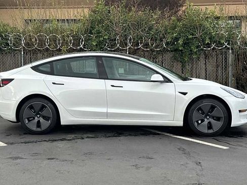 Used 2023 Tesla Model 3 Standard Range image 7