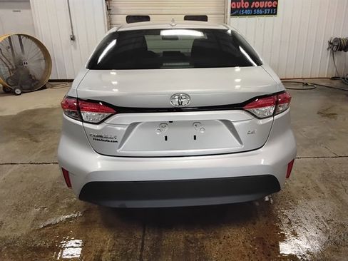 Used 2024 Toyota Corolla LE FWD image 8