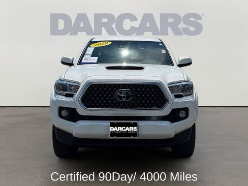 Used 2019 Toyota Tacoma TRD Sport RWD image 2