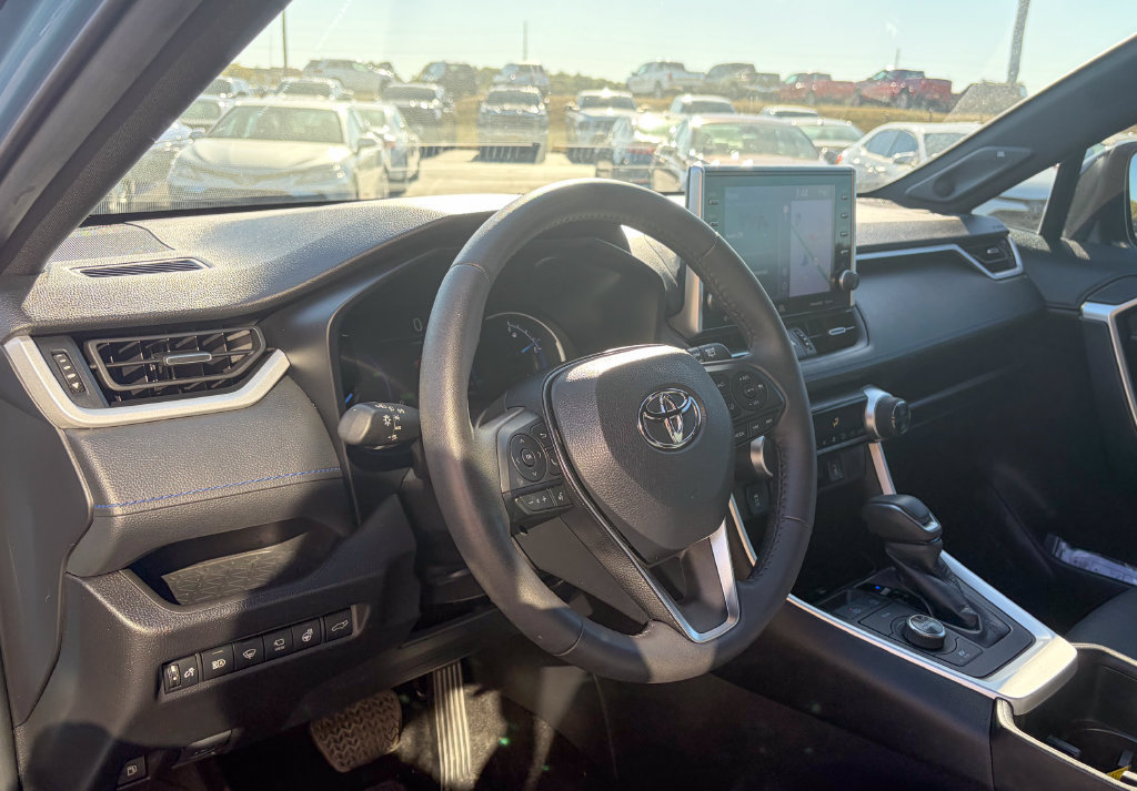 Used 2022 Toyota RAV4 XSE AWD/4WD image 2