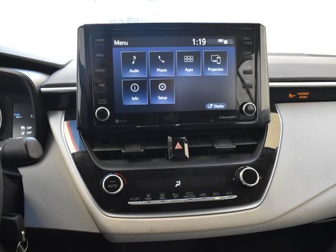 Used 2022 Toyota Corolla LE image 34