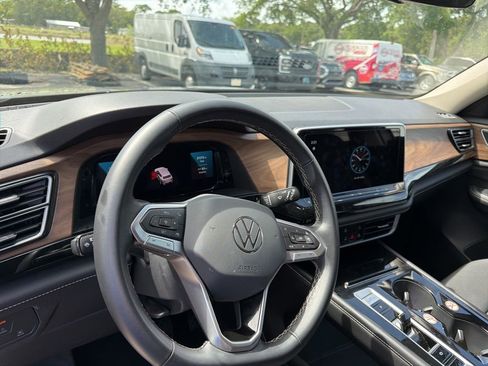 Used 2024 Volkswagen Atlas SE image 9