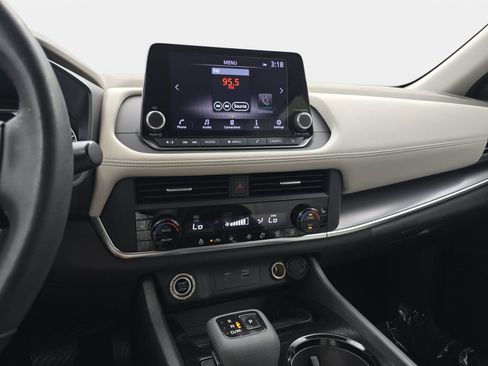 Used 2023 Nissan Rogue SV w/ SV Premium B Package FWD image 17