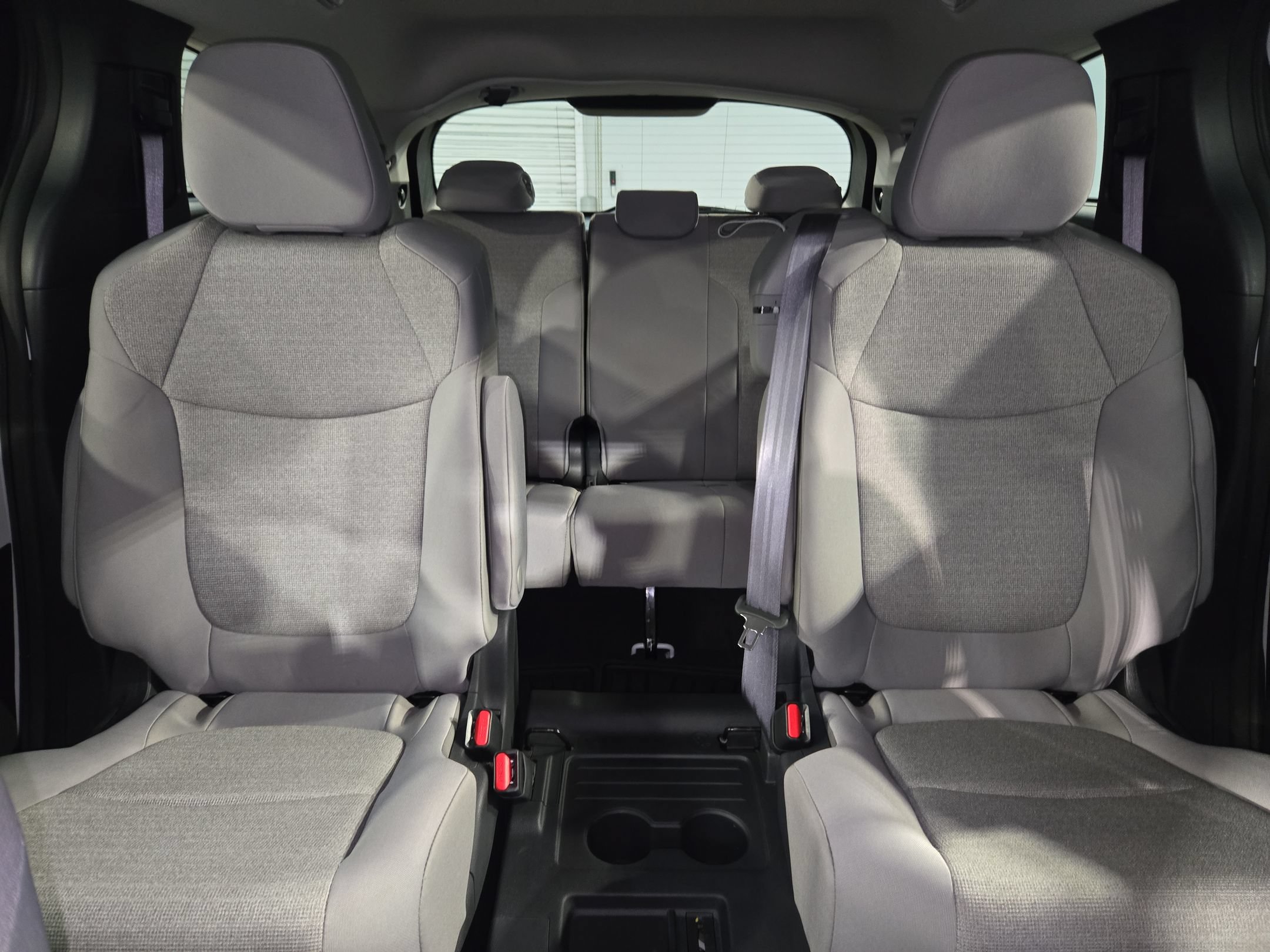 Used 2025 Toyota Sienna LE AWD/4WD image 13