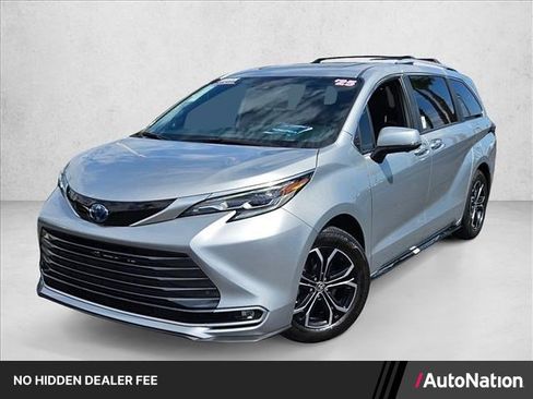 Used 2025 Toyota Sienna Platinum AWD/4WD image 1
