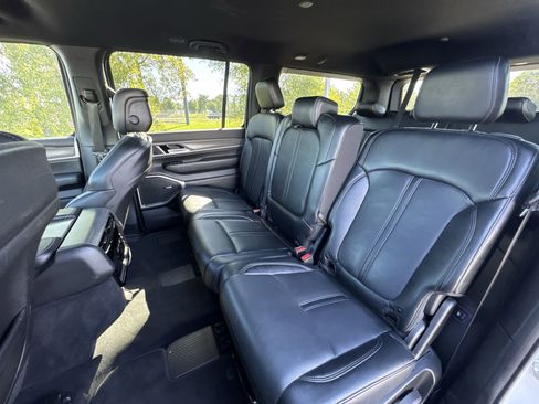 Used 2024 Jeep Wagoneer Series III w/ Flexible Seating Group image 23