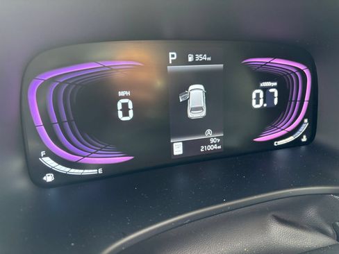 Used 2025 Kia Soul LX w/ LX Technology Package FWD image 30
