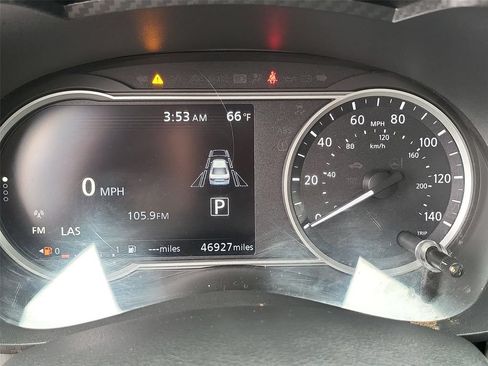 Used 2020 Nissan Versa SV FWD image 3
