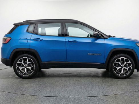 Used 2025 Jeep Compass Limited AWD/4WD image 11