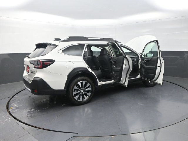 Used 2025 Subaru Outback Touring XT AWD/4WD image 45