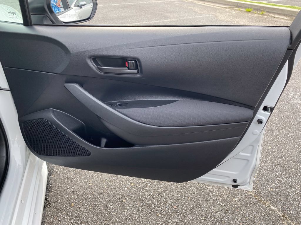 Used 2025 Toyota Corolla LE FWD image 32