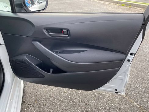 Used 2025 Toyota Corolla LE FWD image 32