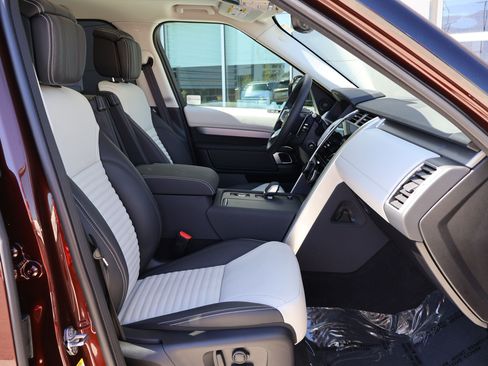 Used 2026 Land Rover Discovery Limited Edition AWD/4WD image 33