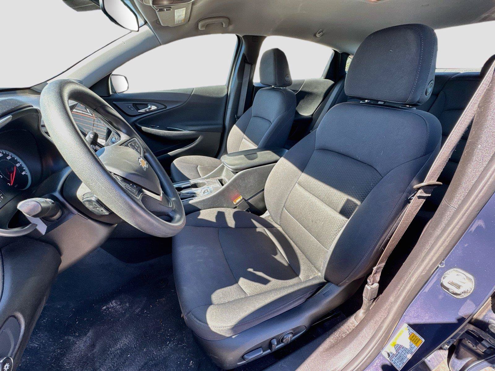 Used 2025 Chevrolet Malibu LT FWD image 3