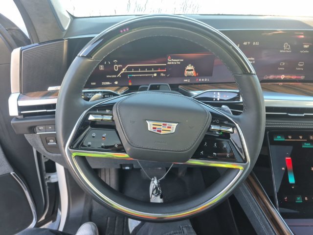Used 2025 Cadillac Escalade Premium Luxury Platinum AWD/4WD image 5