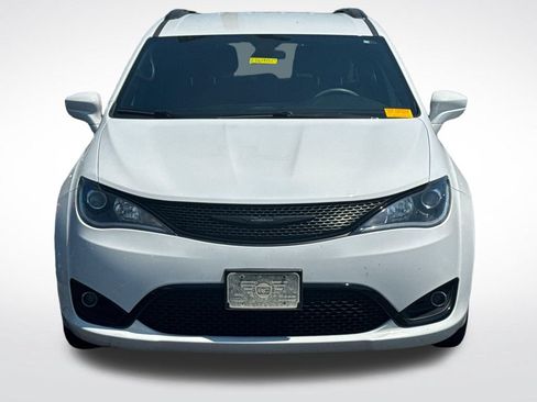 Used 2020 Chrysler Pacifica Touring-L w/ S Appearance Package FWD image 3