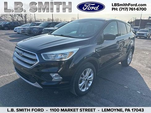 Used 2017 Ford Escape SE image 1