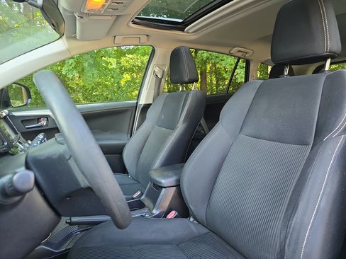 Used 2015 Toyota RAV4 XLE FWD image 14