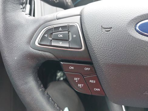 Used 2017 Ford Focus Titanium w/ Titanium Technology Package FWD image 19