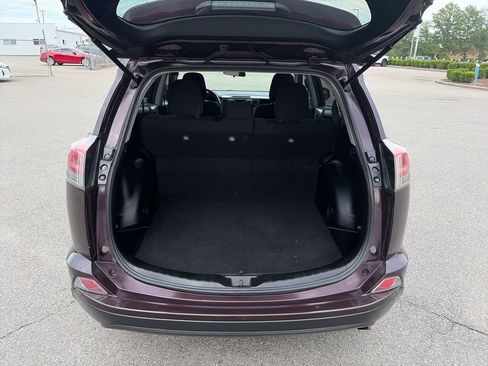 Used 2018 Toyota RAV4 LE FWD image 25