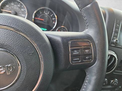 Used 2017 Jeep Wrangler Unlimited Rubicon w/ Connectivity Group image 18