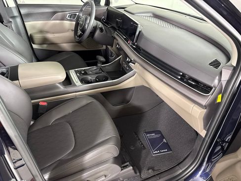 New 2026 Kia Carnival EX FWD image 16