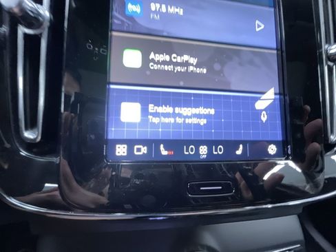 Used 2025 Volvo XC40 B5 Plus image 15