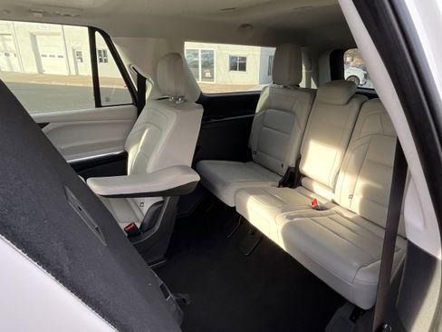 Used 2025 Lincoln Navigator L Reserve image 19