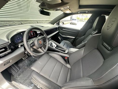 Certified 2025 Porsche Macan Electric RWD image 4