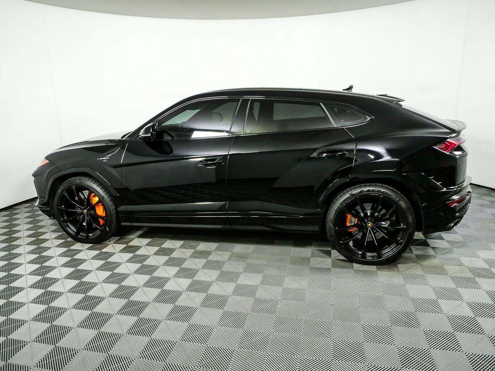 Used 2024 Lamborghini Urus S AWD/4WD image 2