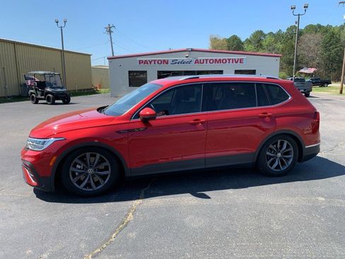 Used 2022 Volkswagen Tiguan SE image 1