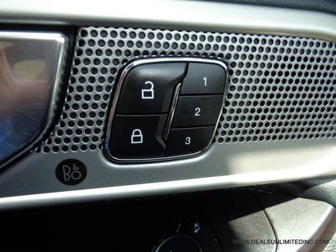 Used 2020 Ford Explorer Limited AWD/4WD image 11