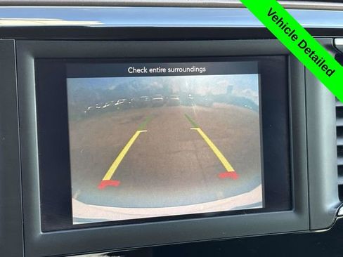 Used 2019 Chrysler Pacifica Touring-L image 17