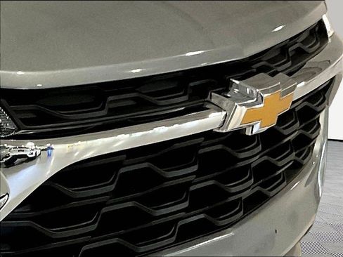 Used 2025 Chevrolet Trax LT FWD image 32