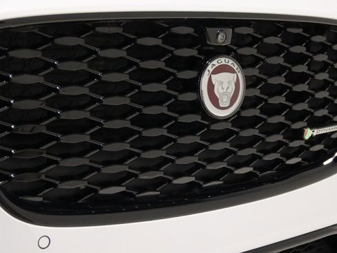 Used 2021 Jaguar XF R-Dynamic SE image 27