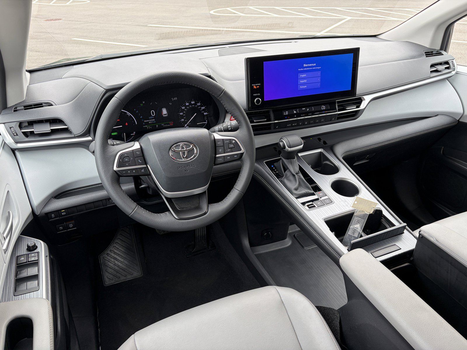 Used 2026 Toyota Sienna XLE FWD image 11