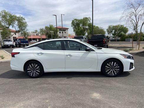 Used 2025 Nissan Altima 2.5 SV image 2