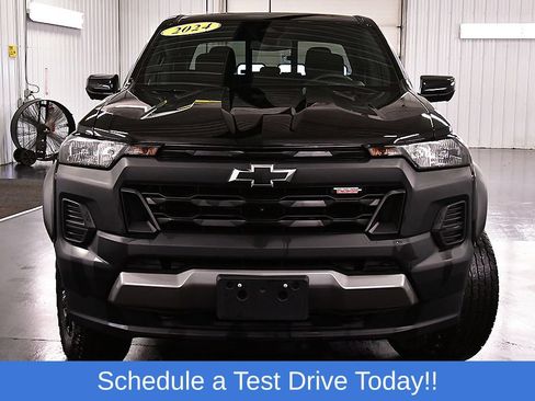 Used 2024 Chevrolet Colorado Trail Boss w/ Technology Package AWD/4WD image 2