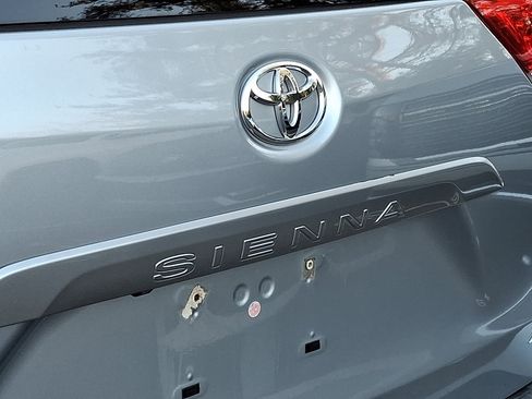 Used 2014 Toyota Sienna XLE w/ Entertainment Package image 29