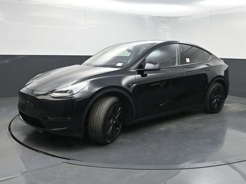Used 2025 Tesla Model Y Long Range AWD/4WD image 18