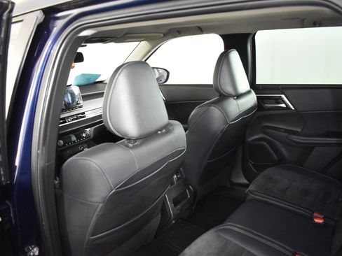 Used 2023 Mitsubishi Outlander SE image 47