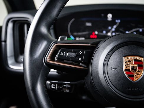 Used 2024 Porsche Cayenne Coupe AWD/4WD image 17