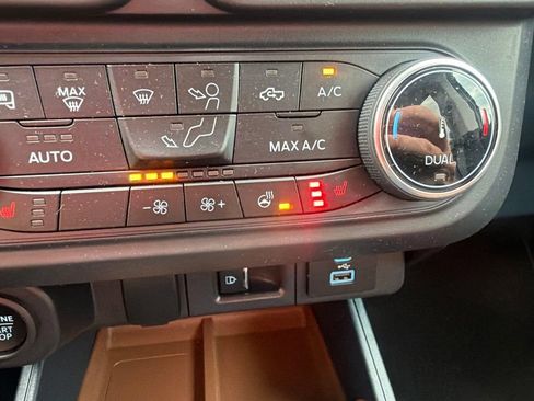 Used 2024 Ford Maverick Lariat AWD/4WD image 24