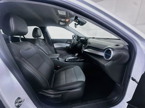 Used 2025 Chevrolet Trax LT FWD image 28