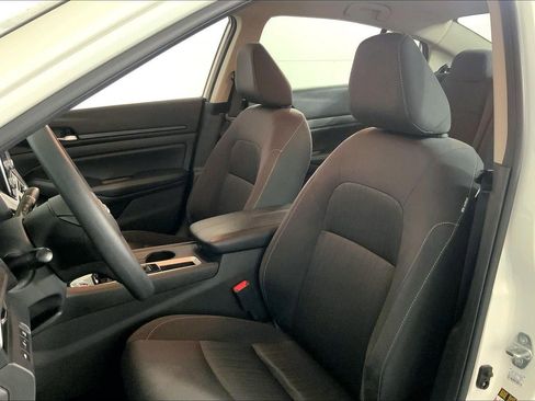 Used 2025 Nissan Altima 2.5 SV FWD image 22