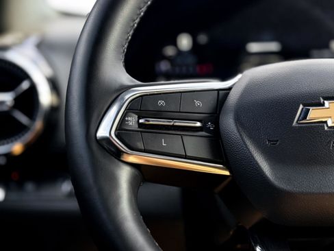 Used 2025 Chevrolet Equinox LT w/ Convenience Package II image 12