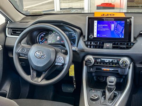 Used 2023 Toyota RAV4 LE AWD/4WD image 12