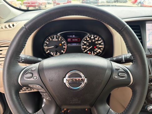 Used 2016 Nissan Pathfinder 4WD image 16